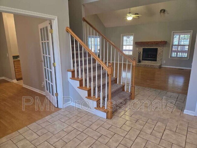 Building Photo - 1707 Benjamin Dr