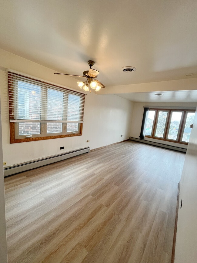 Foto del edificio - 5189 S Archer Ave