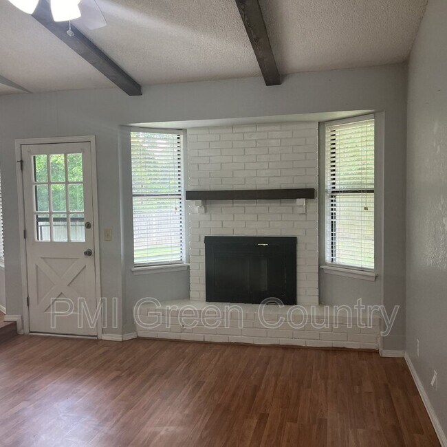 Foto del edificio - 13475 S Hickory Pl