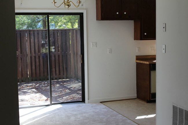 Building Photo - Beautiful 4 Bedroom Home for Rent in West End