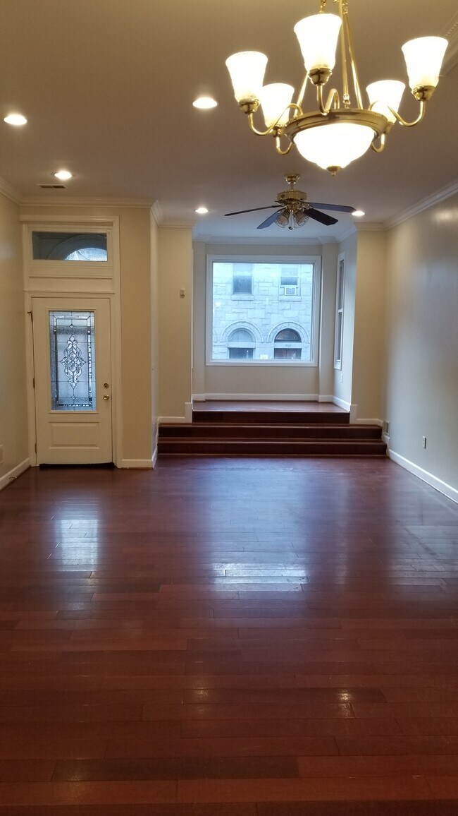 Living Room - 1919 Saint Paul St