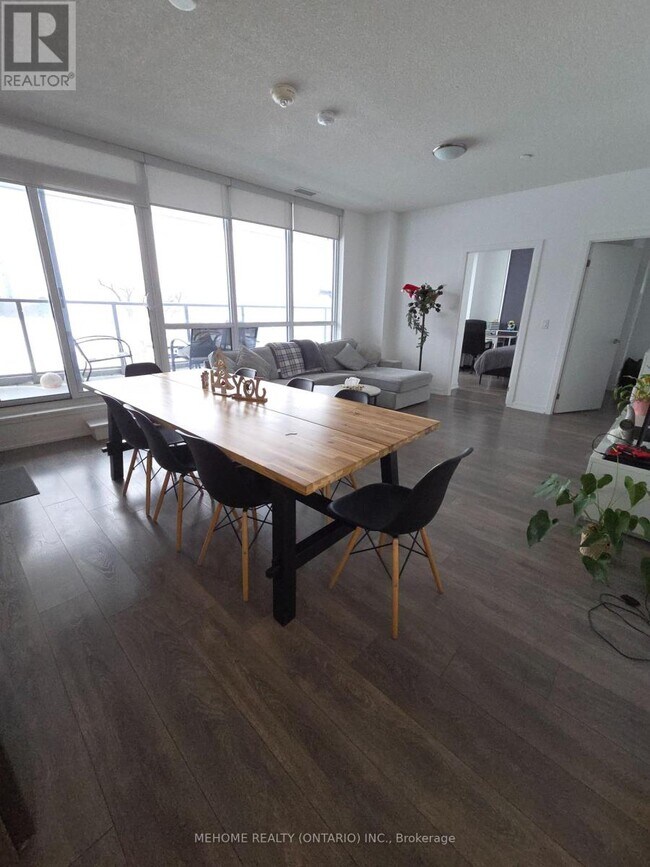 Building Photo - 32 Forest Manor Rd