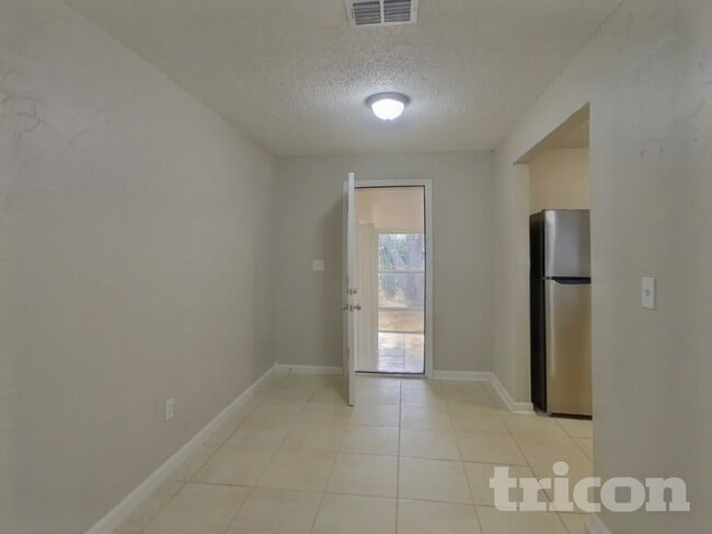 Foto del edificio - 10002 N 24th St