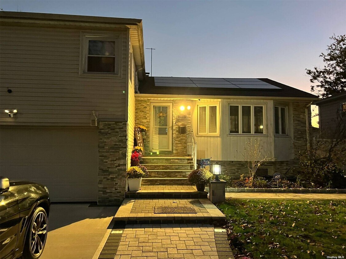 254 E Greenwich Ave, Roosevelt, NY 11575 House Rental in Roosevelt