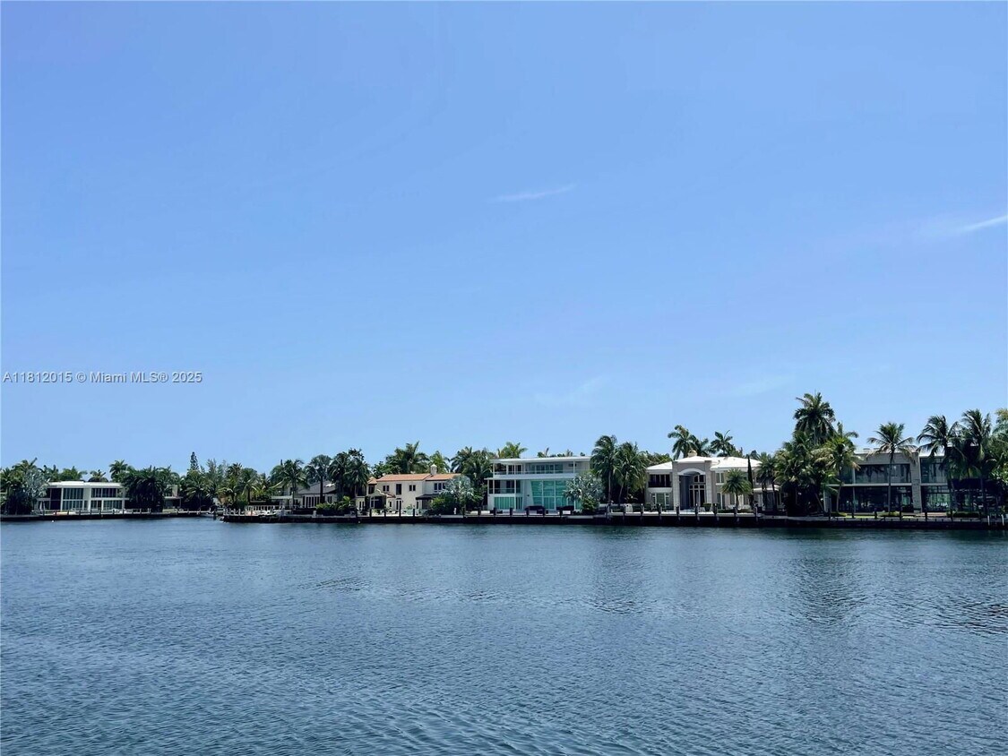 Foto principal - 20505 E Country Club Dr