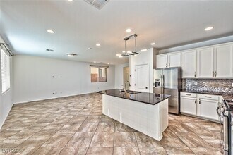 Building Photo - 507 Bright Peridot Ave