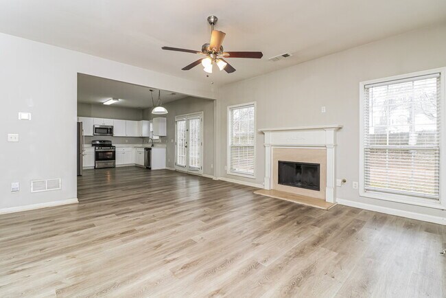 Foto del edificio - 1610 Silver Oak Dr