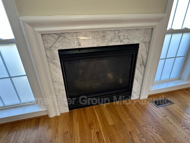 Building Photo - 5530 Sacramento Mews Pl