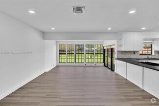 Building Photo - 418 S 57th Way