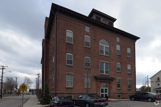 Building Photo - 39 Webster St