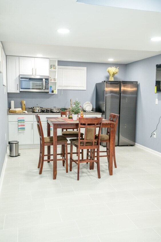 Foto principal - 8007 Prince Georges Dr