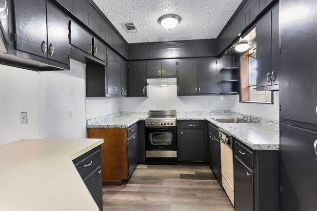 Foto del edificio - 309 Hewitt Rd