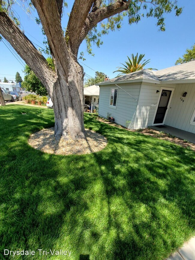 Building Photo - 3 br, 2 bath House - 109 Roslyn Dr.