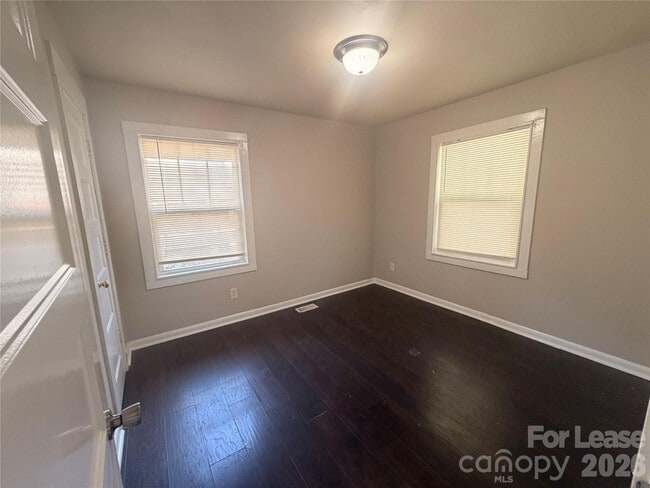 Building Photo - 825 Rodey Ave