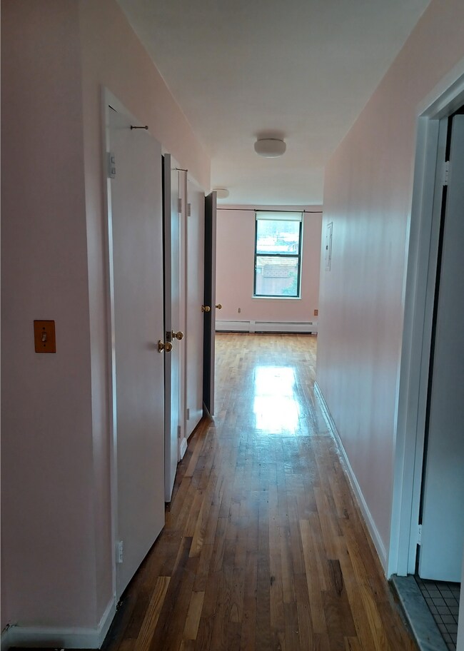 Building Photo - 12 E 129th St
