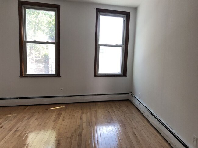 Building Photo - 37 Terrace Ave