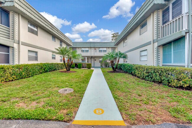 Foto del edificio - 65 Monaco Ct