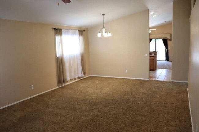 Building Photo - 4bed/2 Bath in Desert Willow Estates