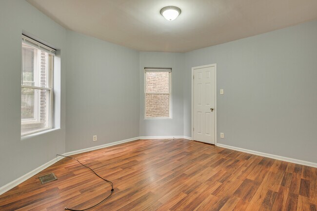 Building Photo - 1326 E 72nd St