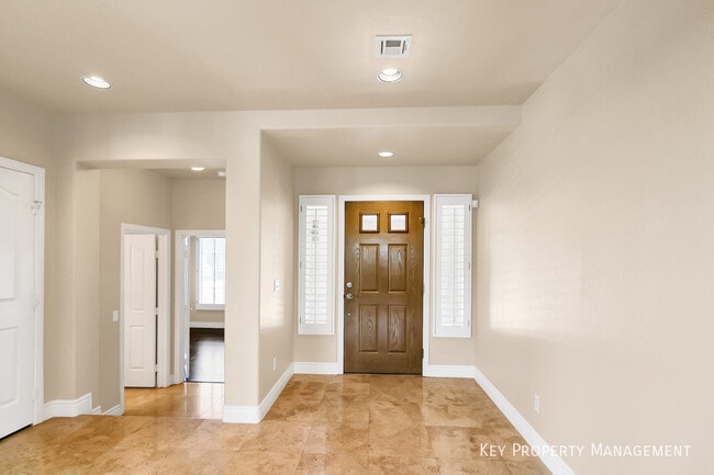 Building Photo - 2409 Eagleridge Dr