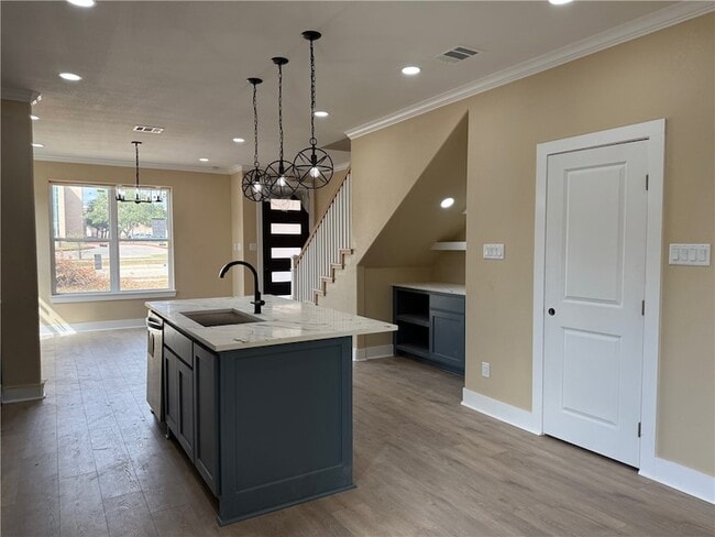 Building Photo - 807 S Coulter Dr