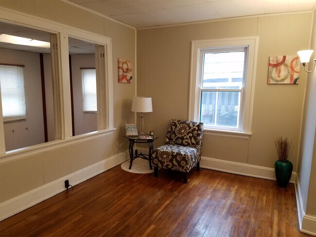 Foto del edificio - 4744 Ridgeway Ave