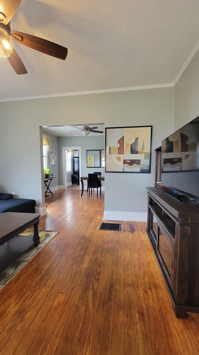Foto del edificio - 137 Garrett Ave