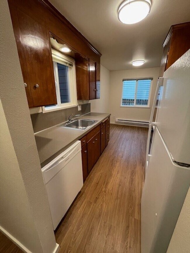 Foto del edificio - (6E) 9536-40 8th Ave. N.W.