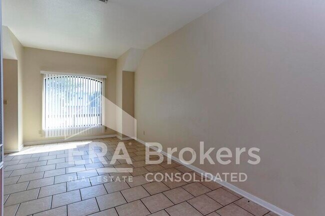 Foto del edificio - 800 Silver Creek Dr