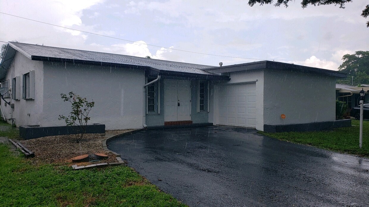 12001 NW 32nd Mnr, Sunrise, FL 33323 House Rental in Sunrise, FL