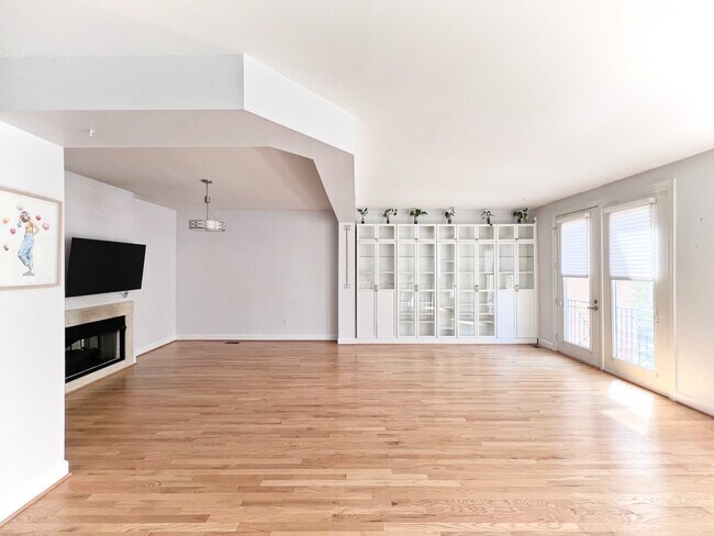 Living room - 11474 Waterhaven Ct
