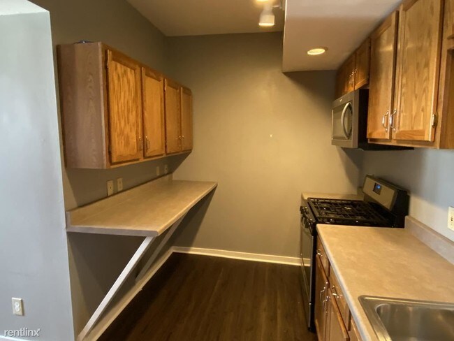 Foto del edificio - 2 br, 2.5 bath House - 49 Albert St