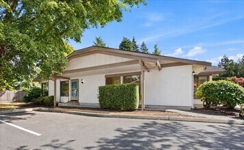 Building Photo - 16006 Village Green Dr