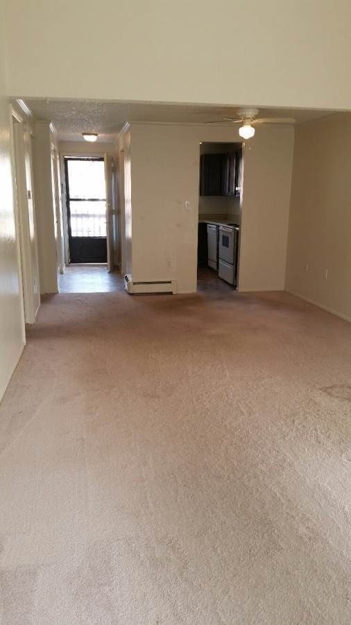 Building Photo - CHARMING CREEKSIDE APARTMENT