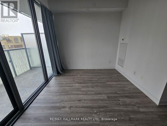 Photo du bâtiment - 50A-2250 Charles St E