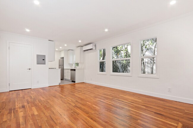 Foto del edificio - 4555 Glenalbyn Dr