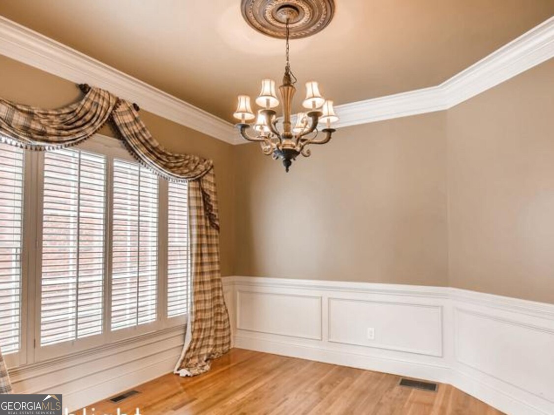 Foto del edificio - 981 Moores Walk Ln