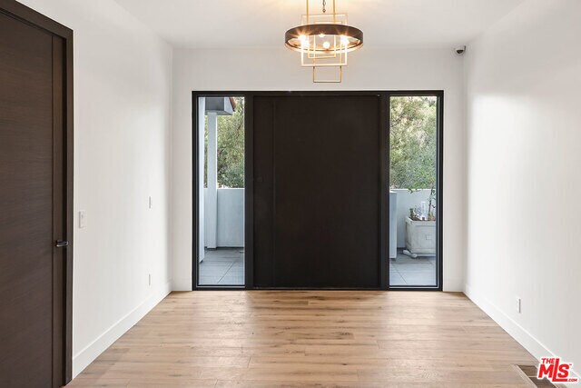 Building Photo - 3373 Coldwater Canyon Ave