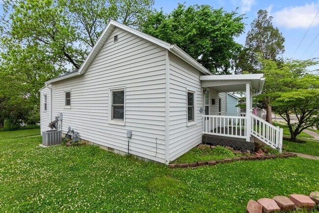 Building Photo - Charming House in Jackson