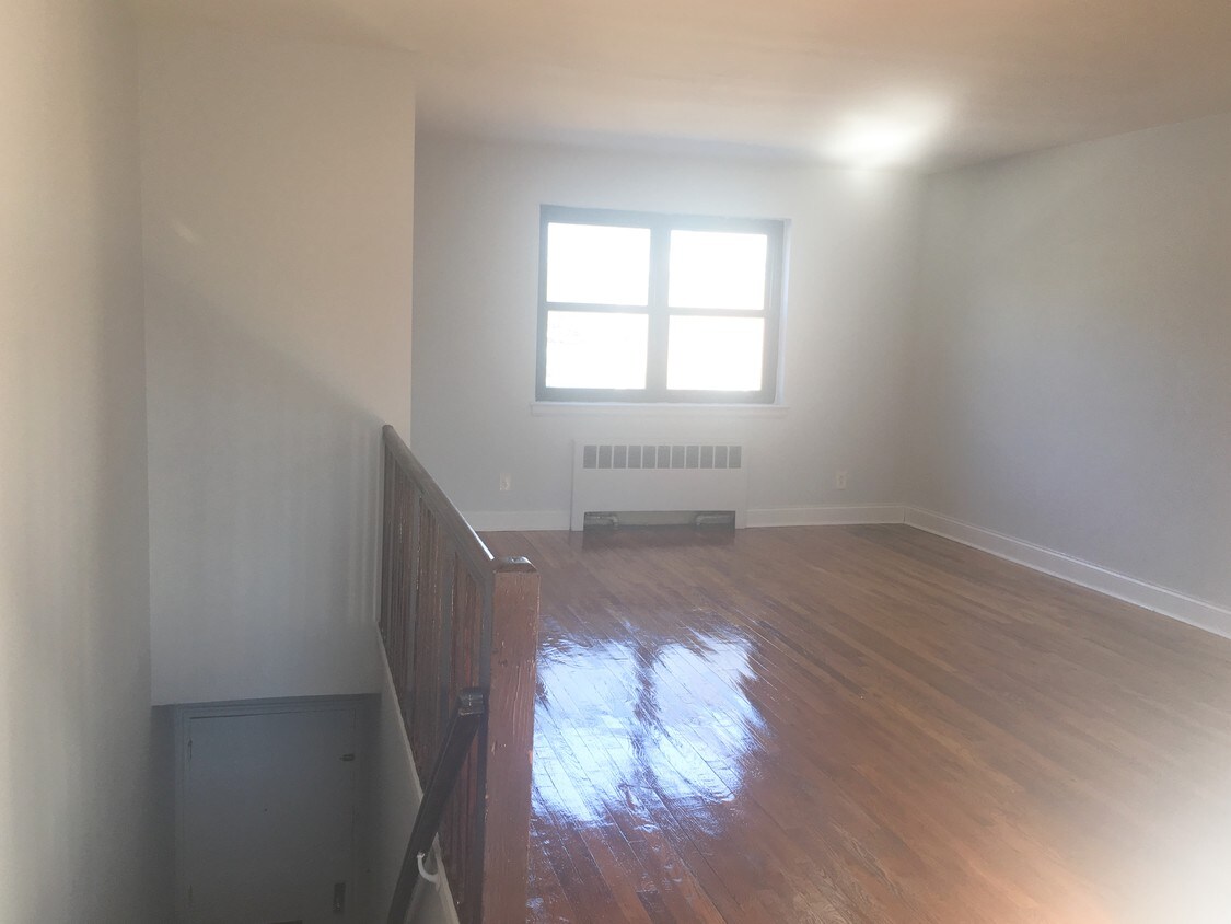 Primary Photo - 2840 Hylan Blvd