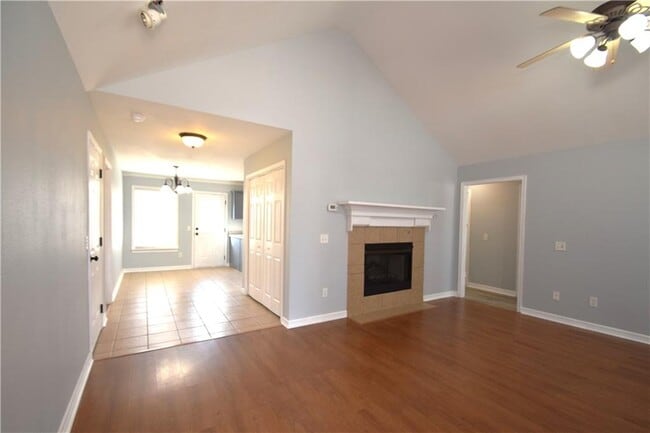 Building Photo - 904 SW Natchez Ct