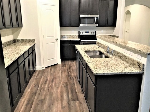 Building Photo - 7916 Bluewater Cove