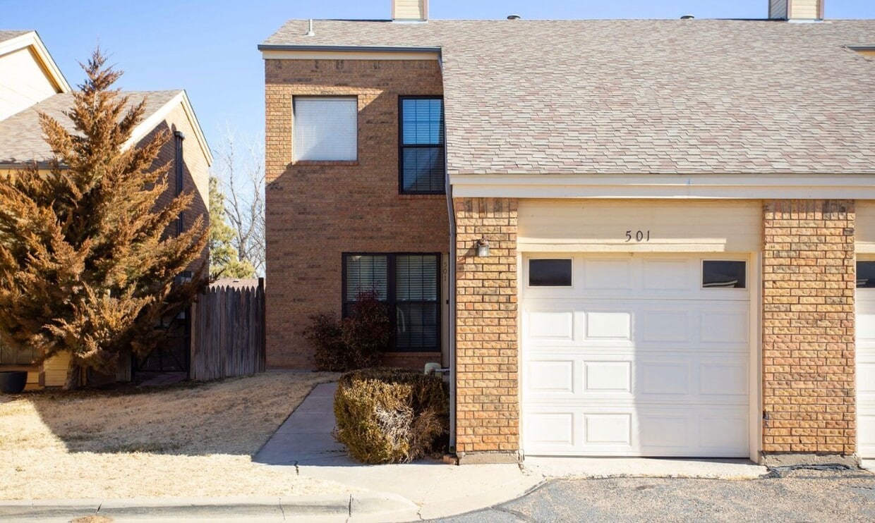Primary Photo - 1801 Steeplechase Dr