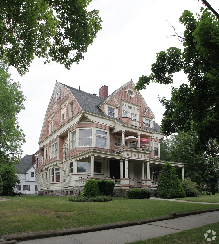 Primary Photo - 195 Ridge St