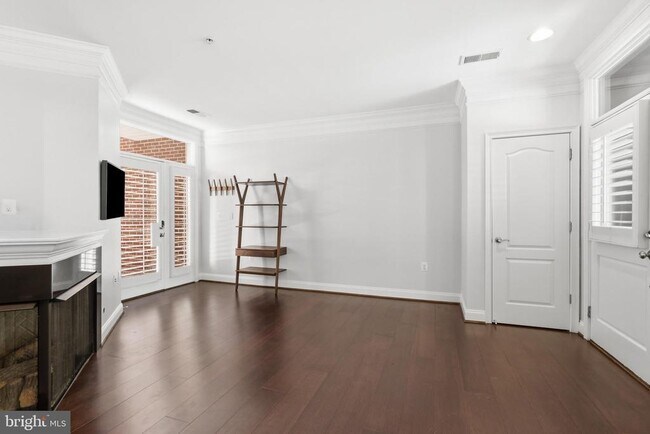 Building Photo - 1302 Duke St