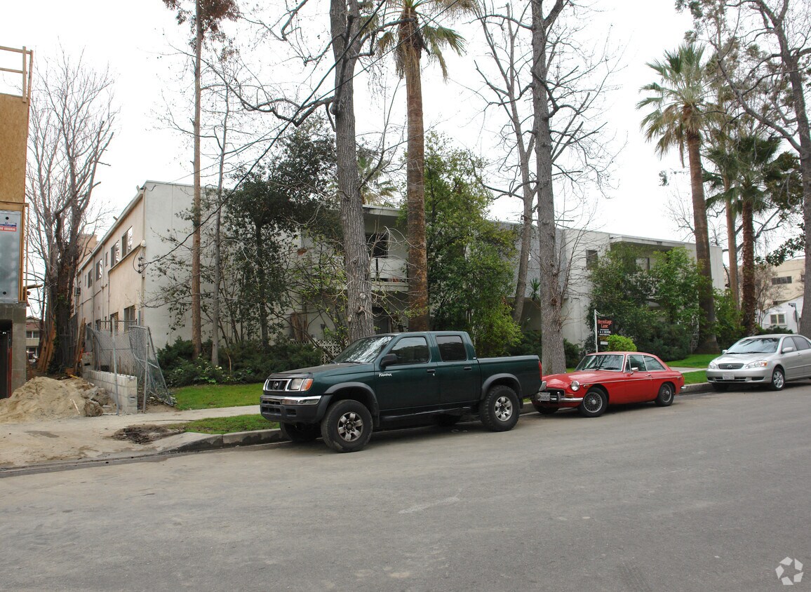frontal de obstruction. Rear vista también narrow para eliminar registros. Este es el mejor poss. alt. registros. - 5306 Hermitage Ave