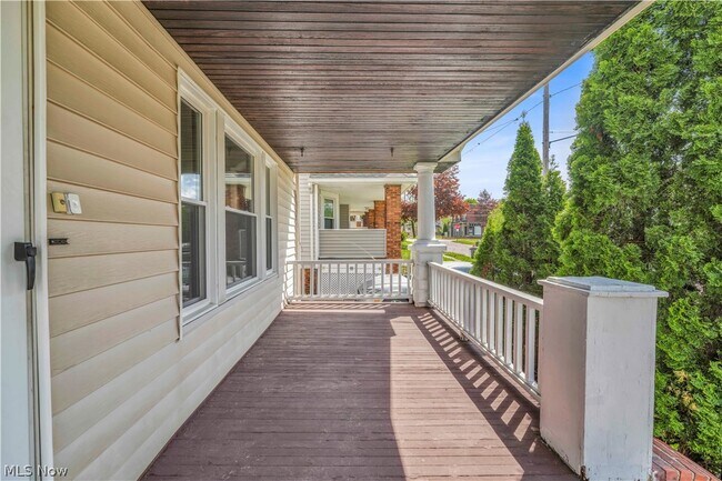 Foto del edificio - 8505 Bancroft Ave