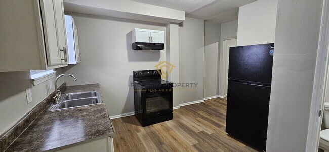 Foto del edificio - 933-935 N Dearborn St