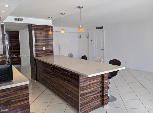 Building Photo - 2 br, 2 bath Condo - 230 174th St Apt 1609