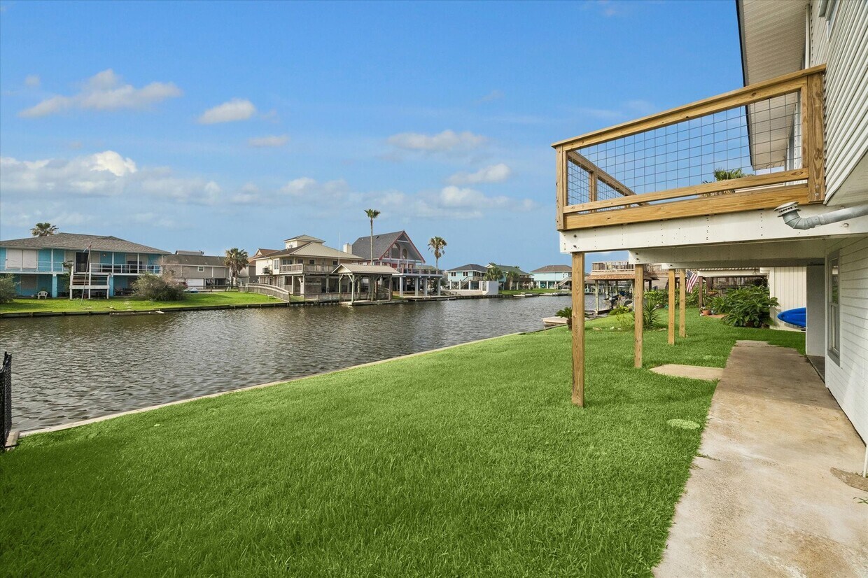 Building Photo - 1079 Redfish St
